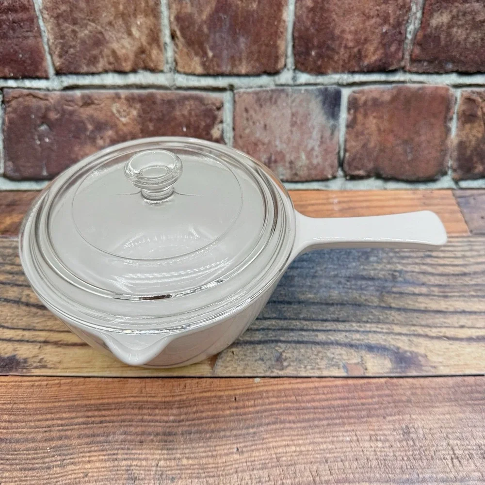 Corning Ware P-89-B White Coupe 2.5 Cup Sauce Pan with Pour Spout & Lid Vintage